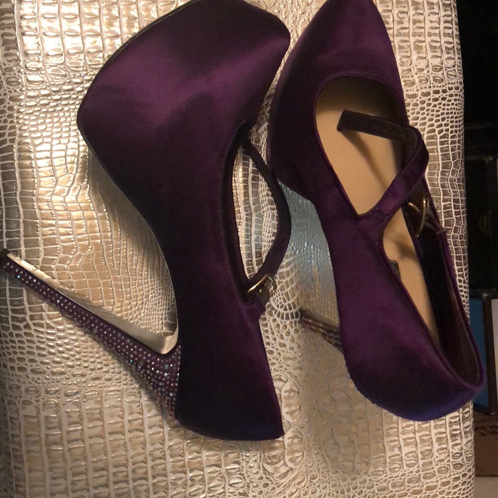 H by Halston purple satin pumps